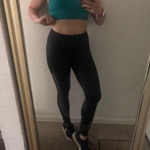 Victoria’s Secret Shine Knock-Out Leggings